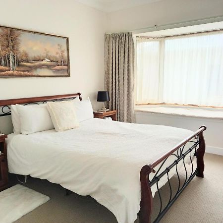 Ocean Aspect And Central To Cbd - Cosheirm Apartments On Merri Warrnambool Bagian luar foto