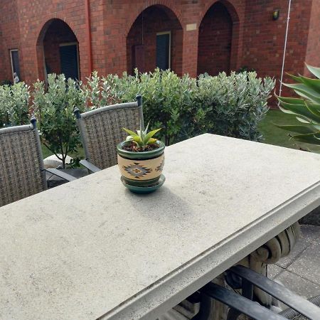 Ocean Aspect And Central To Cbd - Cosheirm Apartments On Merri Warrnambool Bagian luar foto
