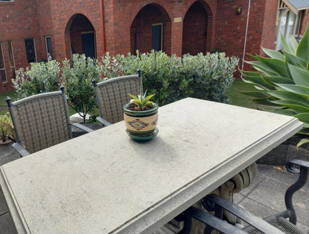 Ocean Aspect And Central To Cbd - Cosheirm Apartments On Merri Warrnambool Bagian luar foto